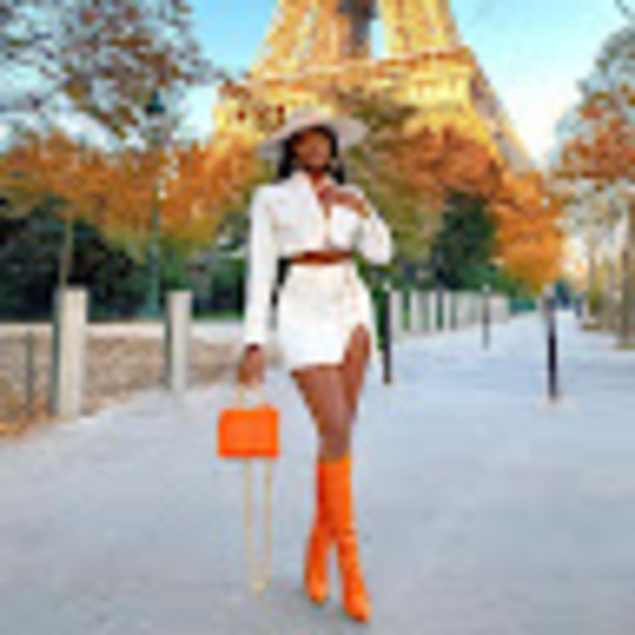 Meet your Posher, Annette - Picture 1 of 1